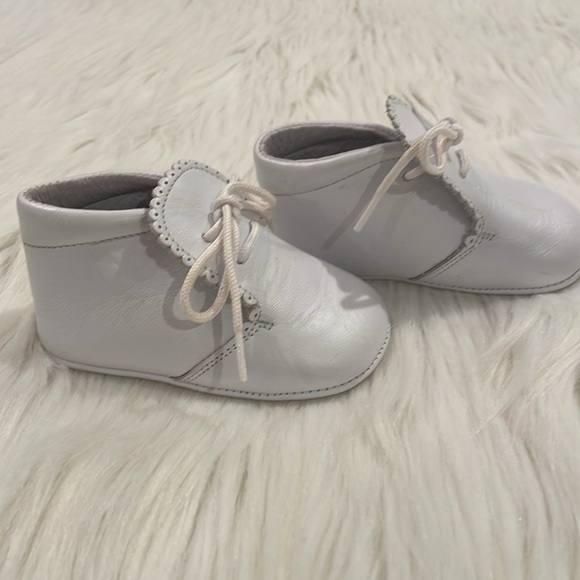 Carriage Boutique White Leather Soft Sole Baby Shoes - Picture 5 of 7